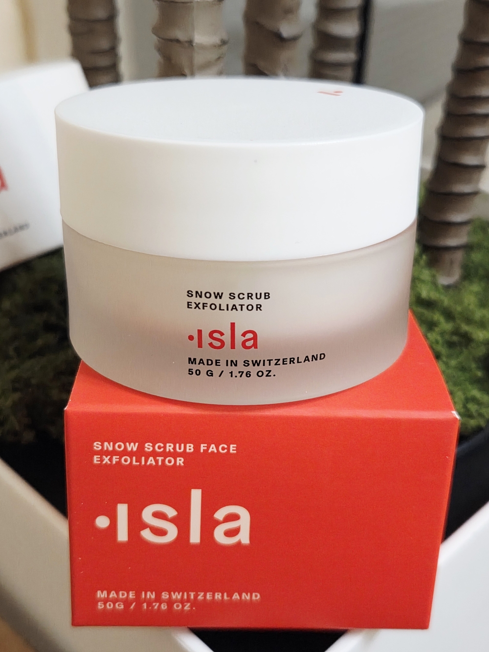 Isla Snow Scrub Face Exfoliator 50g / 1.76 oz – New